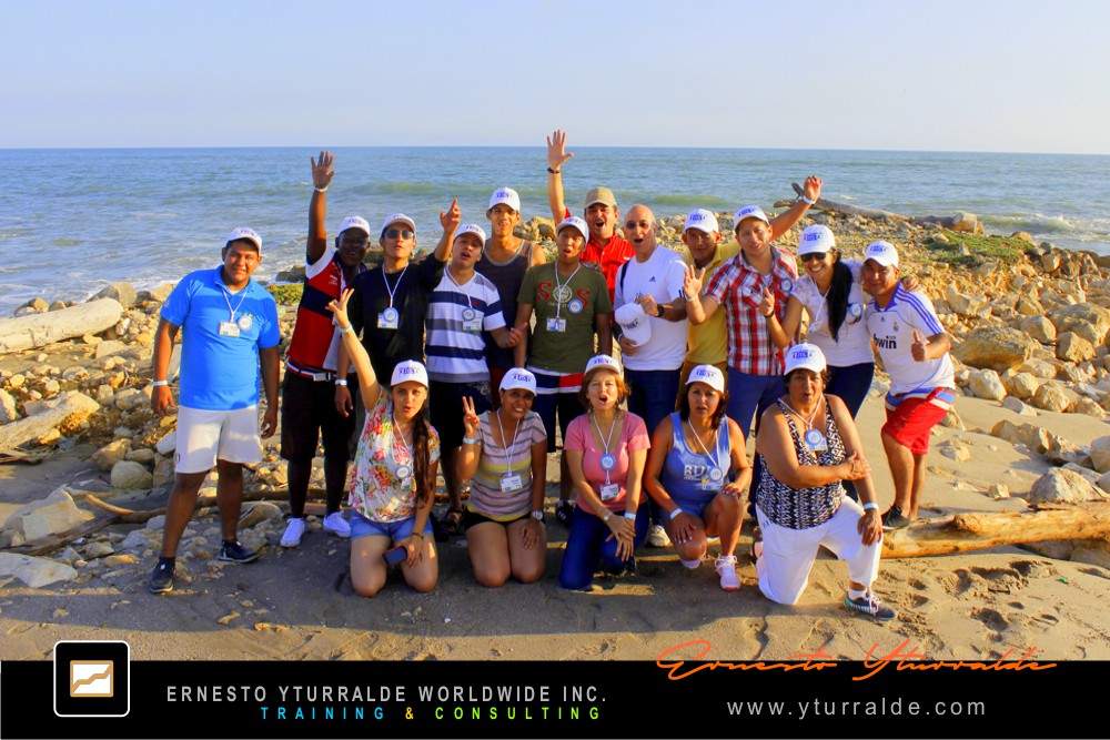 Team Building organizacional en LATAM, USA y El Caribe | Talleres de Cuerdas Bajas para integración y liderazgo
