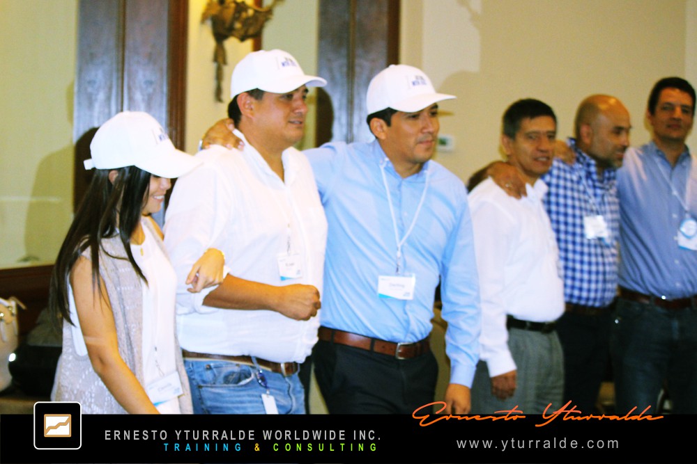 Team Building vivencial en LATAM, USA y El Caribe | Talleres de Cuerdas Bajas para colaboración y sinergia