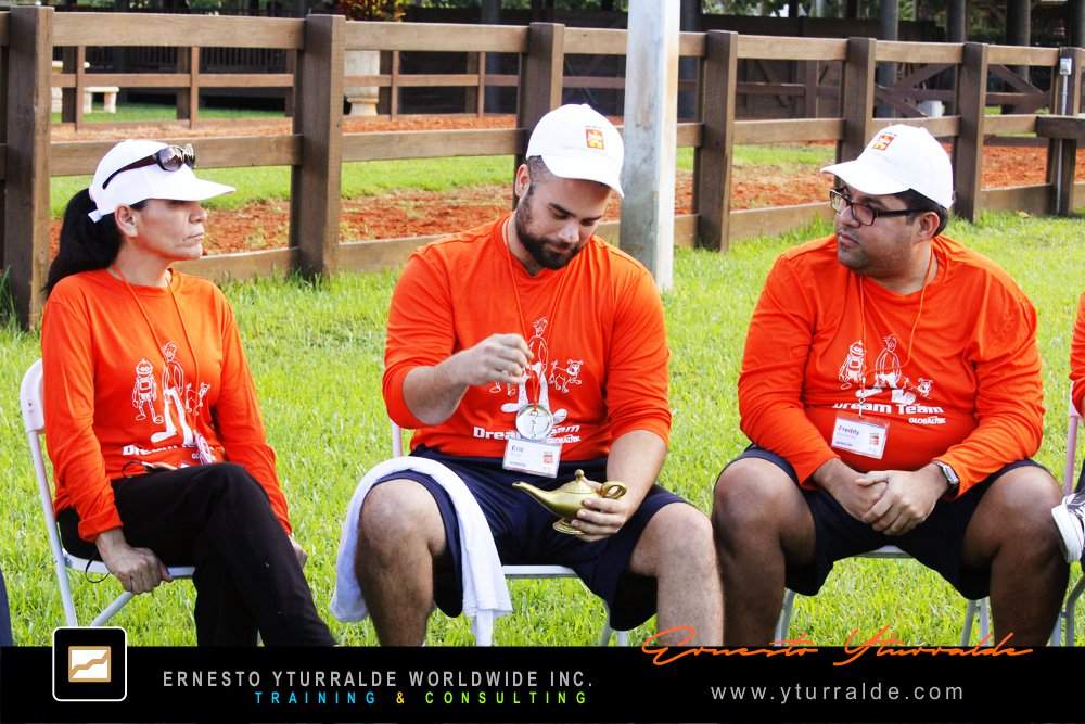 Cuerdas Bajas y dinámicas de Team Building en LATAM, USA y El Caribe | Confianza y colaboración empresarial