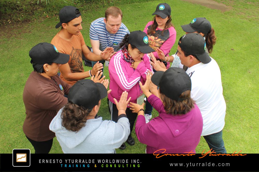 Cuerdas Bajas para Team Building vivencial en LATAM, USA y El Caribe | Fortalecimiento de equipos