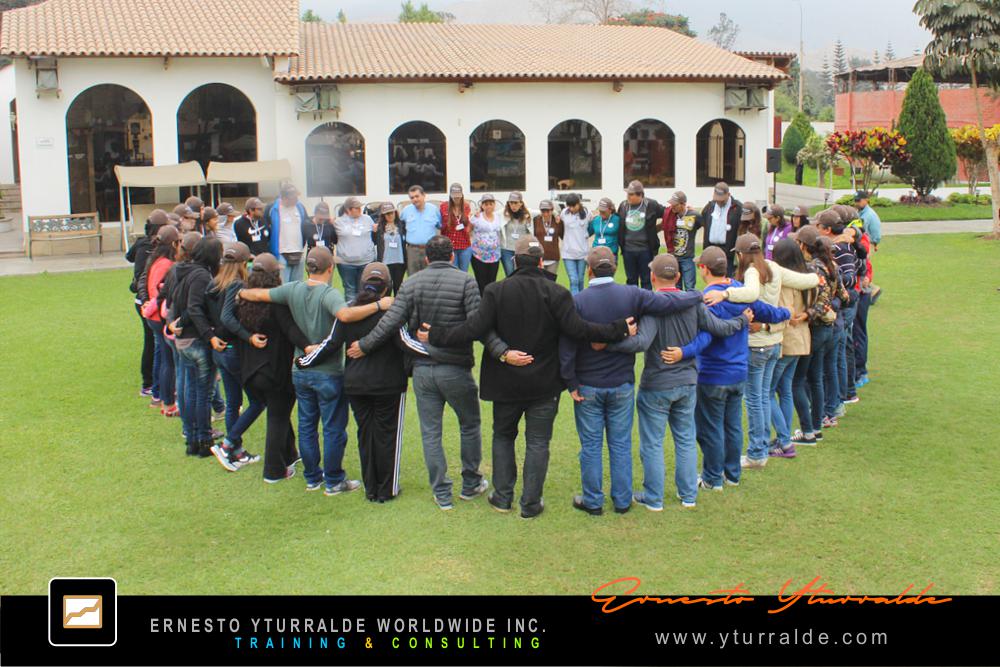 Experiencias transformadoras de Team Building en LATAM, USA y El Caribe | Talleres de Cuerdas Bajas
